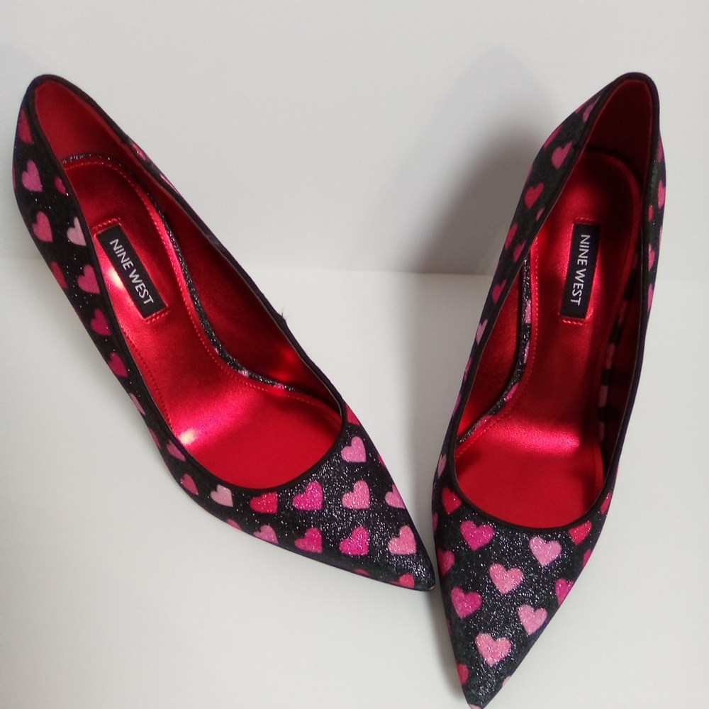Nine West Women's Black and Pink Heart Pumps 7.5